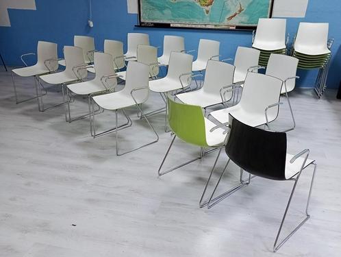 16 moderne stoelen kunststof chroom appelgroen, Huis en Inrichting, Stoelen, Gebruikt, Vijf, Zes of meer stoelen, Kunststof, Metaal
