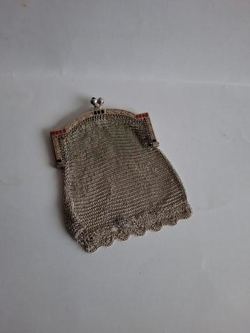 Antiek Zilveren beursje met maliënkolder. beschikbaar voor biedingen