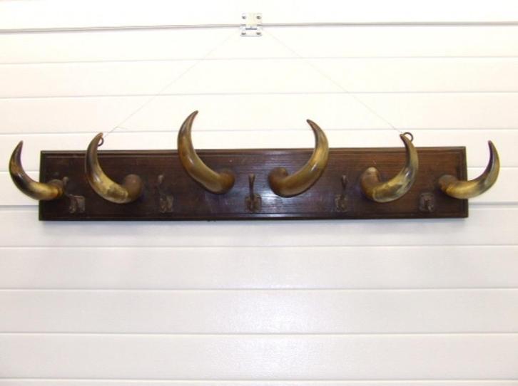 Antieke kapstok met grote horens en haken., Huis en Inrichting, Woonaccessoires | Kapstokken, Gebruikt, Wandkapstok, 100 tot 150 cm