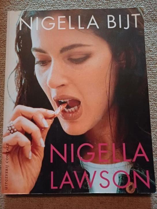 Nigella Lawson - Nigella bijt, Boeken, Kookboeken, Zo goed als nieuw, Ophalen of Verzenden