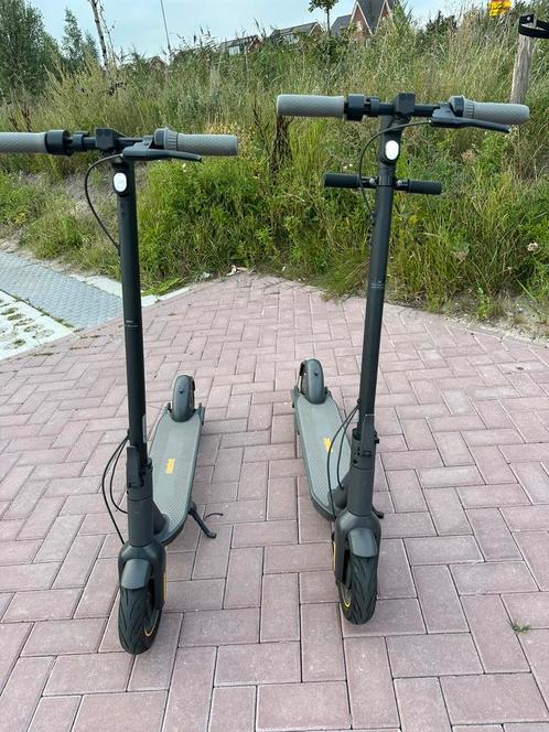 Twee Ninebot Max G30 powered by Segway, Fietsen en Brommers, Steps, Zo goed als nieuw, Elektrische step (E-scooter), Ophalen of Verzenden