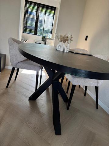 Ovale eettafel