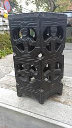 Houten, handgesneden krukje/bijzettafeltje., Antiek en Kunst, Kunst | Beelden en Houtsnijwerken, Ophalen of Verzenden