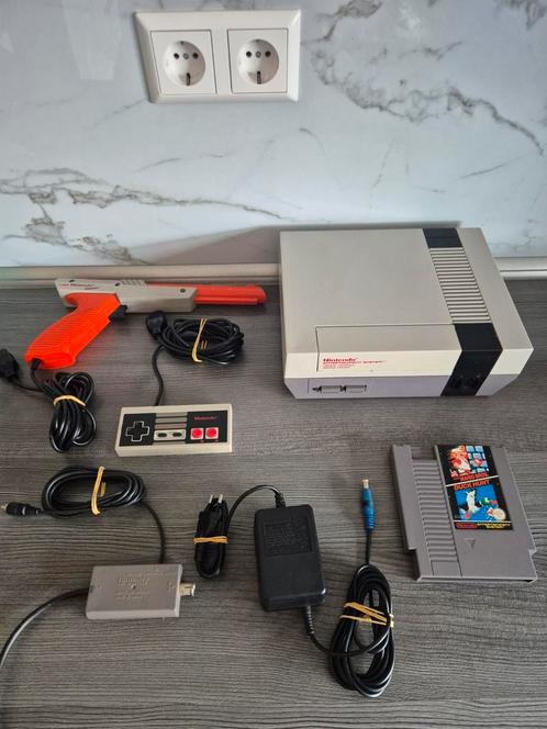 Nintendo NES + Mario/Duck Hunt + zapper – compleet, Spelcomputers en Games, Spelcomputers | Nintendo NES, Zo goed als nieuw, Met 1 controller