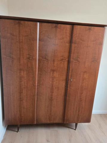 Vintage mid century houten kast met deuren beschikbaar voor biedingen