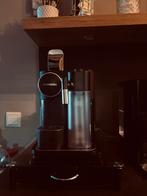 Nespresso koffie machine inc cups rekje met glasplaat, Witgoed en Apparatuur, Koffiezetapparaten, Ophalen, Zo goed als nieuw, Koffiemachine