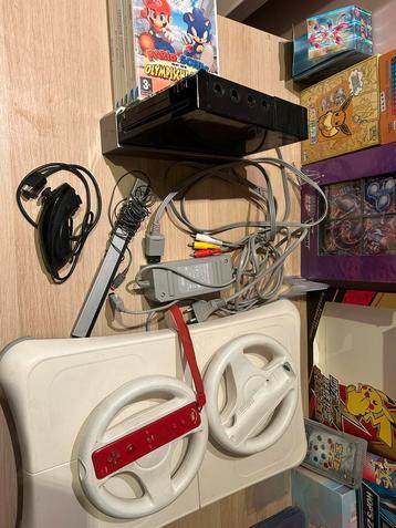 Wii met 5 spellen + accesoires  beschikbaar voor biedingen