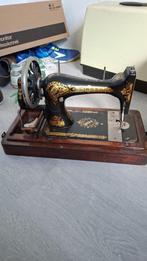 Antieke naaimachine, Antiek en Kunst, Ophalen