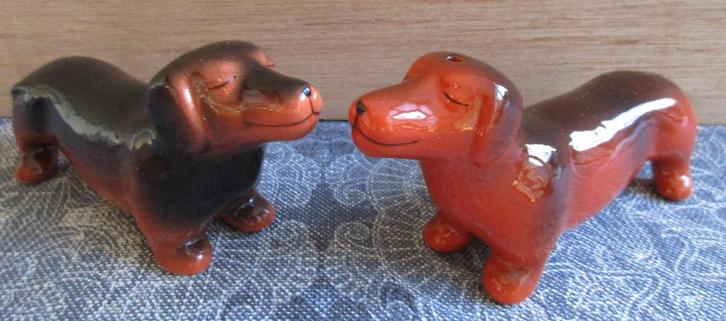 2 nieuwe stenen teckels - 6.2x12x3.5 cm, Verzamelen, Beelden en Beeldjes, Nieuw, Dier, Ophalen of Verzenden