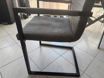 Stalen stoelen MOETEN SNEL WEG !!! beschikbaar voor biedingen