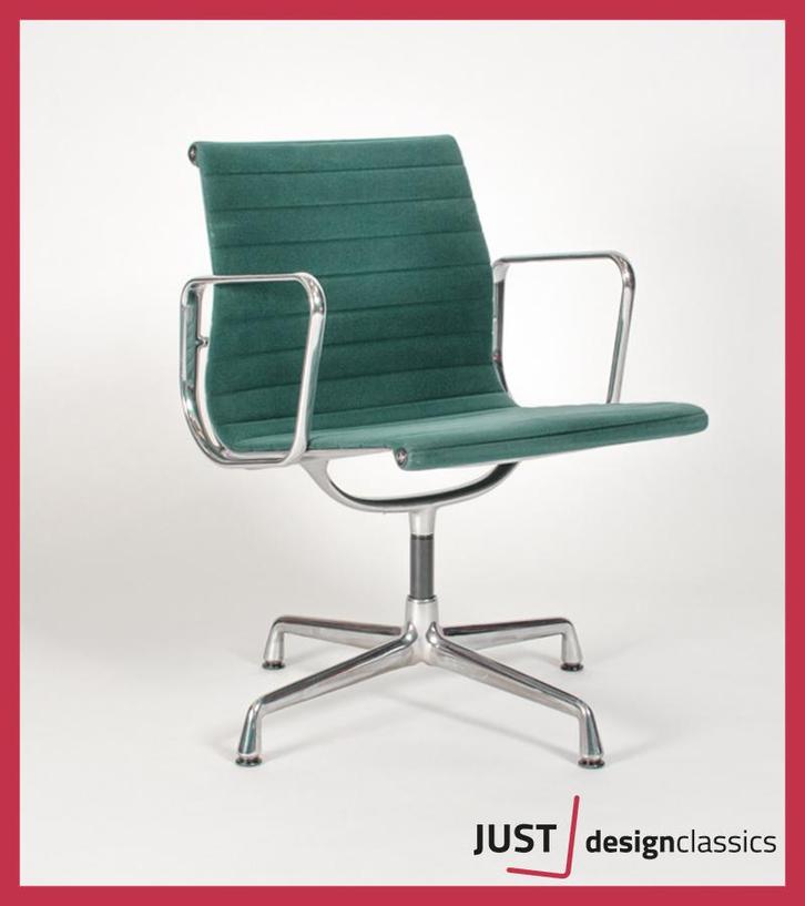 Vitra Eames ea108 Groen Fluweel Gepolijst, Huis en Inrichting, Stoelen, Zo goed als nieuw, Eén