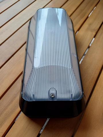 Buitenlamp met nachtsensor beschikbaar voor biedingen