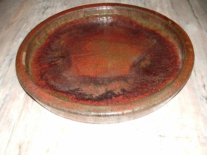 Prachtige ronde aardewerk schaal 47 cm glazuur bruin groen., Antiek en Kunst, Antiek | Keramiek en Aardewerk, Ophalen of Verzenden