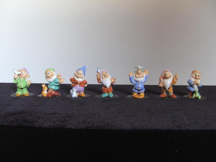 Porseleinen set van de 7 dwergen, Verzamelen, Disney, Zo goed als nieuw, Beeldje of Figuurtje, Sneeuwwitje of Doornroosje, Ophalen of Verzenden