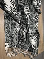 Sjaal, Kleding | Dames, Mutsen, Sjaals en Handschoenen, Ophalen of Verzenden, Zo goed als nieuw, Maat 46/48 (XL) of groter, Sjaal
