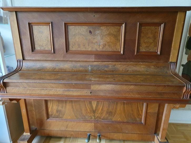 Piano - oud, degelijk en wonderschoon, Muziek en Instrumenten, Piano's, Gebruikt, Piano, Bruin, Ophalen