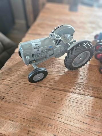 Vintage Ferguson Tractor Model - Schaalmodel beschikbaar voor biedingen