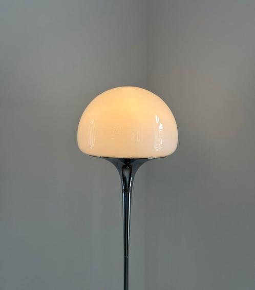 Opaline vloerlamp – Goffredo Reggiani – Italië – ca. 1970, Huis en Inrichting, Lampen | Vloerlampen, Gebruikt, 100 tot 150 cm