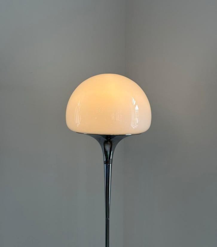 Opaline vloerlamp – Goffredo Reggiani – Italië – ca. 1970, Huis en Inrichting, Lampen | Vloerlampen, Gebruikt, 100 tot 150 cm