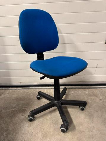 Bureaustoel beschikbaar voor biedingen
