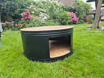 Industriële salon tafel beschikbaar voor biedingen