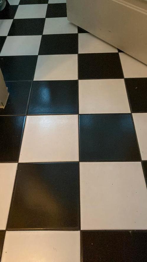 Gezocht! Enkele vloertegels zwart+wit zijdeglans 20x20cm, Doe-het-zelf en Verbouw, Tegels, Zo goed als nieuw, Vloertegels, Keramiek