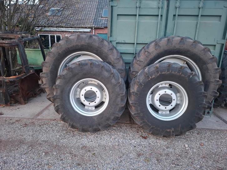 Compleet set wielen van case international 1056xl, Zakelijke goederen, Agrarisch | Onderdelen | Banden, Velgen en Assen, Ophalen of Verzenden