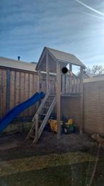 Speelhuis hout met glijbaan, Ophalen, Zo goed als nieuw, Hout