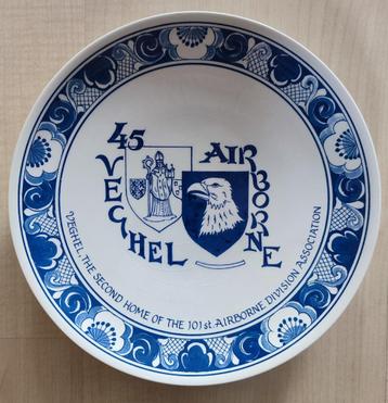 Militair Delfts Blauw bord - Veghel 45  jr Airborne beschikbaar voor biedingen