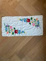 Kleedje geborduurd bloemen kleurrijk borduurwerk floral, Ophalen of Verzenden, Zo goed als nieuw, Rechthoek