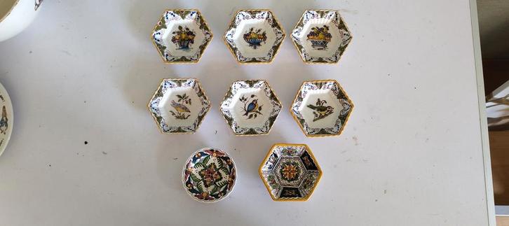 2x Makkum wandbordjes zeshoekig en rond 751 1096 gvw, Antiek en Kunst, Antiek | Wandborden en Tegels, Ophalen of Verzenden