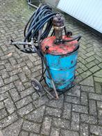 Pneumatische vetpomp met vet, Ophalen