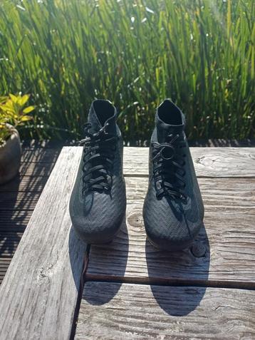 Zwarte Voetbalschoenen - Maat 38 beschikbaar voor biedingen