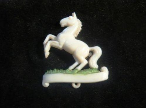 Vintage broche wit steigerend paardje, celluloid (6402-1816), Sieraden, Tassen en Uiterlijk, Broches, Zo goed als nieuw, Wit, Ophalen of Verzenden