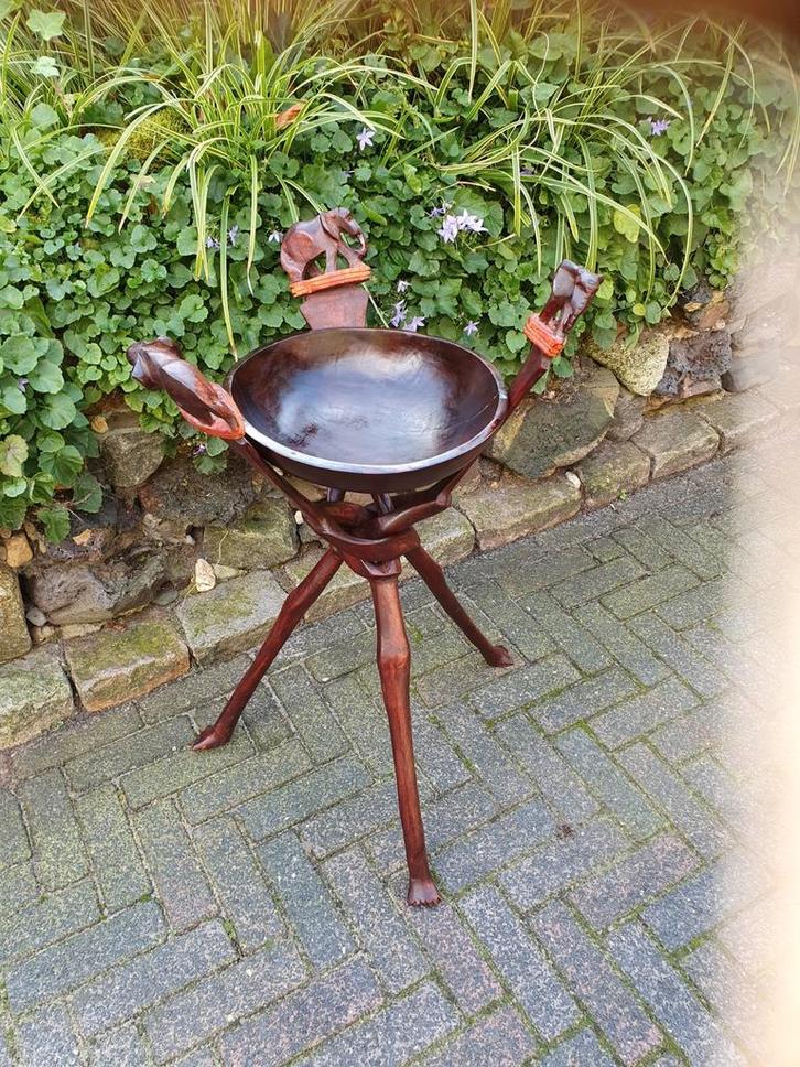 Afrikaans fruitschaal op poten/houten driepoot met schaal, Antiek en Kunst, Kunst | Niet-Westerse kunst, Ophalen of Verzenden