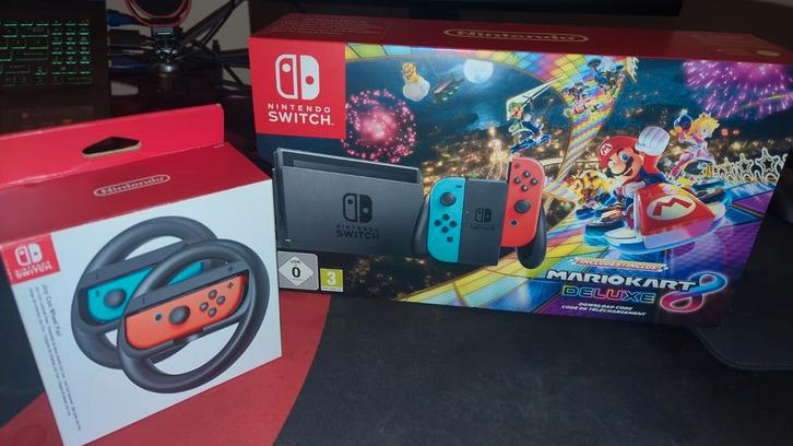 Complete Nintendo Switch Mario Kart Bundle + 8 topgames, Spelcomputers en Games, Spelcomputers | Nintendo Switch, Zo goed als nieuw