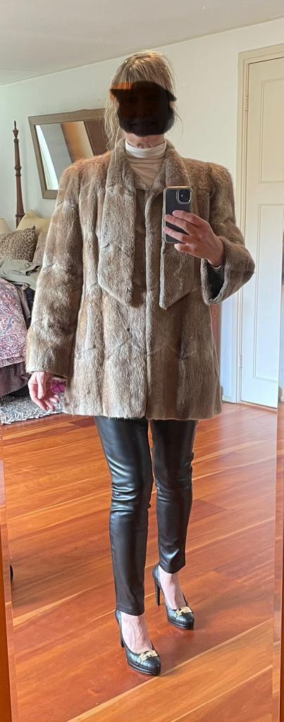 Bontjas van bisam maat 44, Kleding | Dames, Jassen | Winter, Zo goed als nieuw, Maat 42/44 (L), Overige kleuren, Ophalen of Verzenden