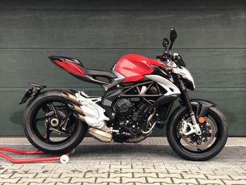 MV AGUSTA BRUTALE 800 2017 - 2dkm - 2de gen - ALS NIEUW! beschikbaar voor biedingen