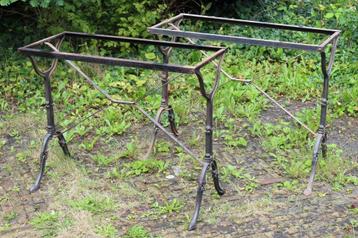 Brocante - Twee onderstellen voor tuintafels! beschikbaar voor biedingen