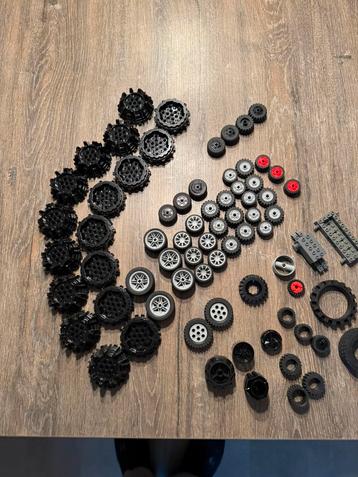 Lego wielen en andere onderdelen beschikbaar voor biedingen