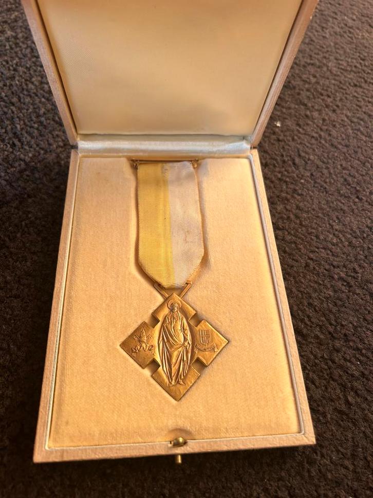 Benemerenti Medaille pauselijke onderscheiding, Antiek en Kunst, Antiek | Goud en Zilver, Ophalen of Verzenden