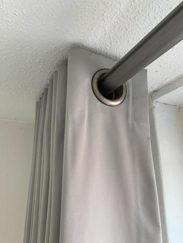 Hoge kwaliteit grijze gladde gevoerde gordijnen incl. roede beschikbaar voor biedingen
