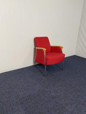 Fauteuil Vepa, rode stoffering, chroom 4-poot onderstel beschikbaar voor biedingen