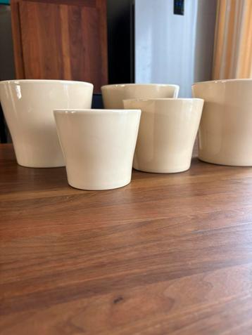 Bloempotten set van 5 stuks beschikbaar voor biedingen