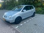 Volkswagen Polo 1.4 55KW 2003 Grijs, Auto's, Voorwielaandrijving, 4 cilinders, Origineel Nederlands, Handgeschakeld