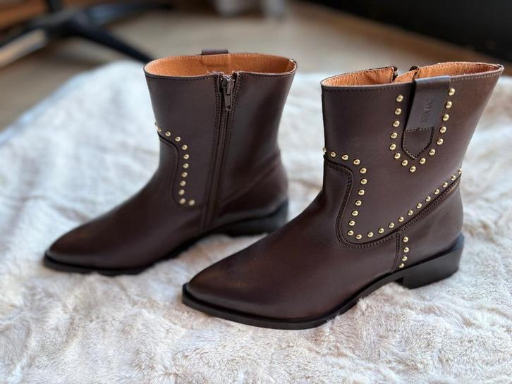 DW\RS Bruine Laarzen met Gouden Studs Maat 40, Kleding | Dames, Schoenen, Nieuw, Lage of Enkellaarzen, Bruin, Ophalen of Verzenden