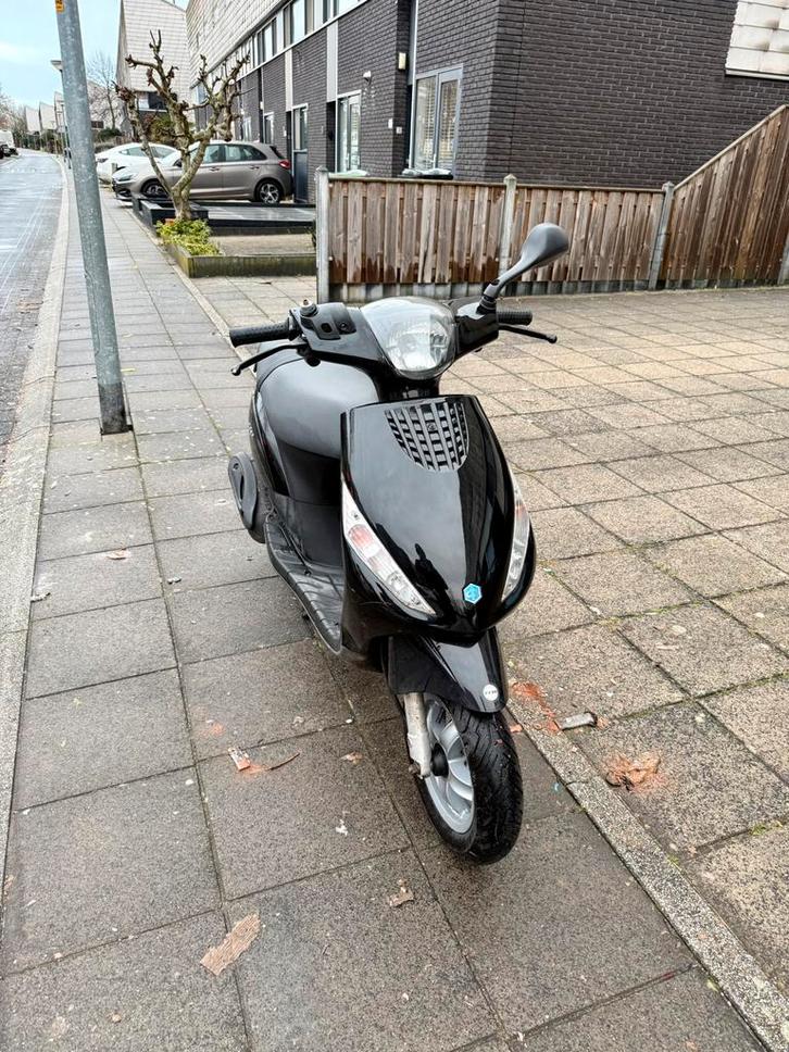 Piaggio zip 50cc 2e eigenaar!!!, Fietsen en Brommers, Scooters | Piaggio, Zo goed als nieuw, Zip, Maximaal 25 km/u, Benzine, Ophalen