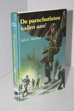 Johan G. Veenhof - De parachutisten vallen aan!, Gelezen, Ophalen of Verzenden