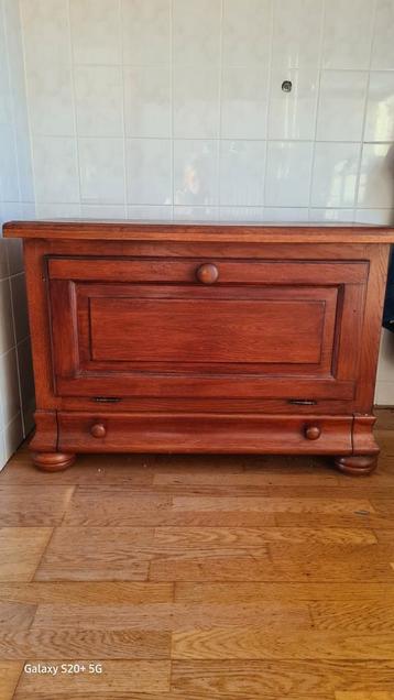 Houten Kast met Lade, moet weg wegens verhuizing t.e.a.b.