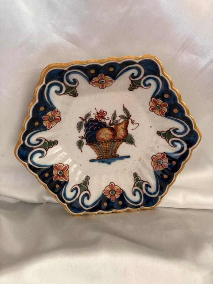 Makkum Wandbordje met Bloemen en Fruitmand, Antiek en Kunst, Antiek | Schalen, Ophalen of Verzenden